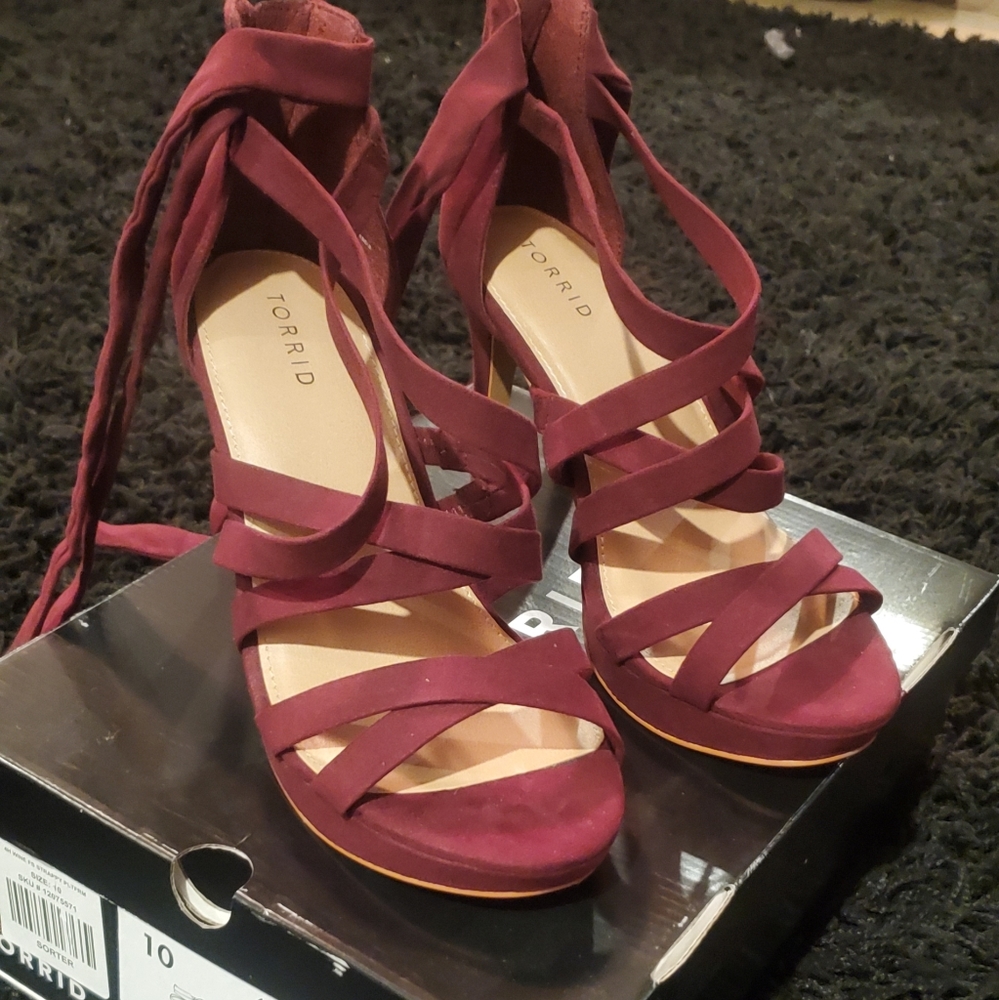 Wide Width open toe strappy burgendy heel *new*